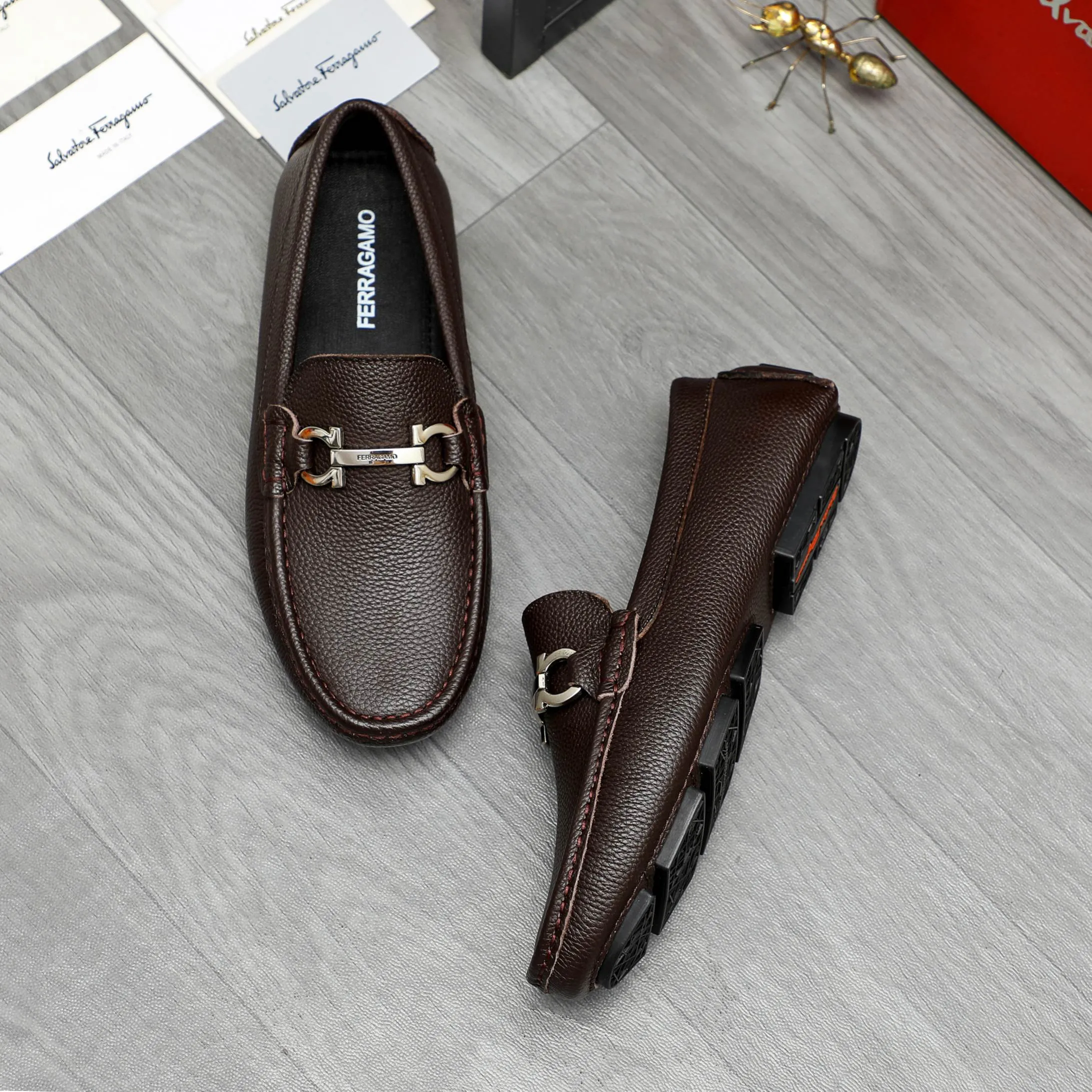 Men's shoes 💰420 Product trademark: Ferragamo "Ferragamo" business casual slip-on shoes Regular size: 38-46 (45.46 is custom-made and non-returnable) Product materials: Selected pebbled cowhide upper, sheepskin lining, original rubber outsole